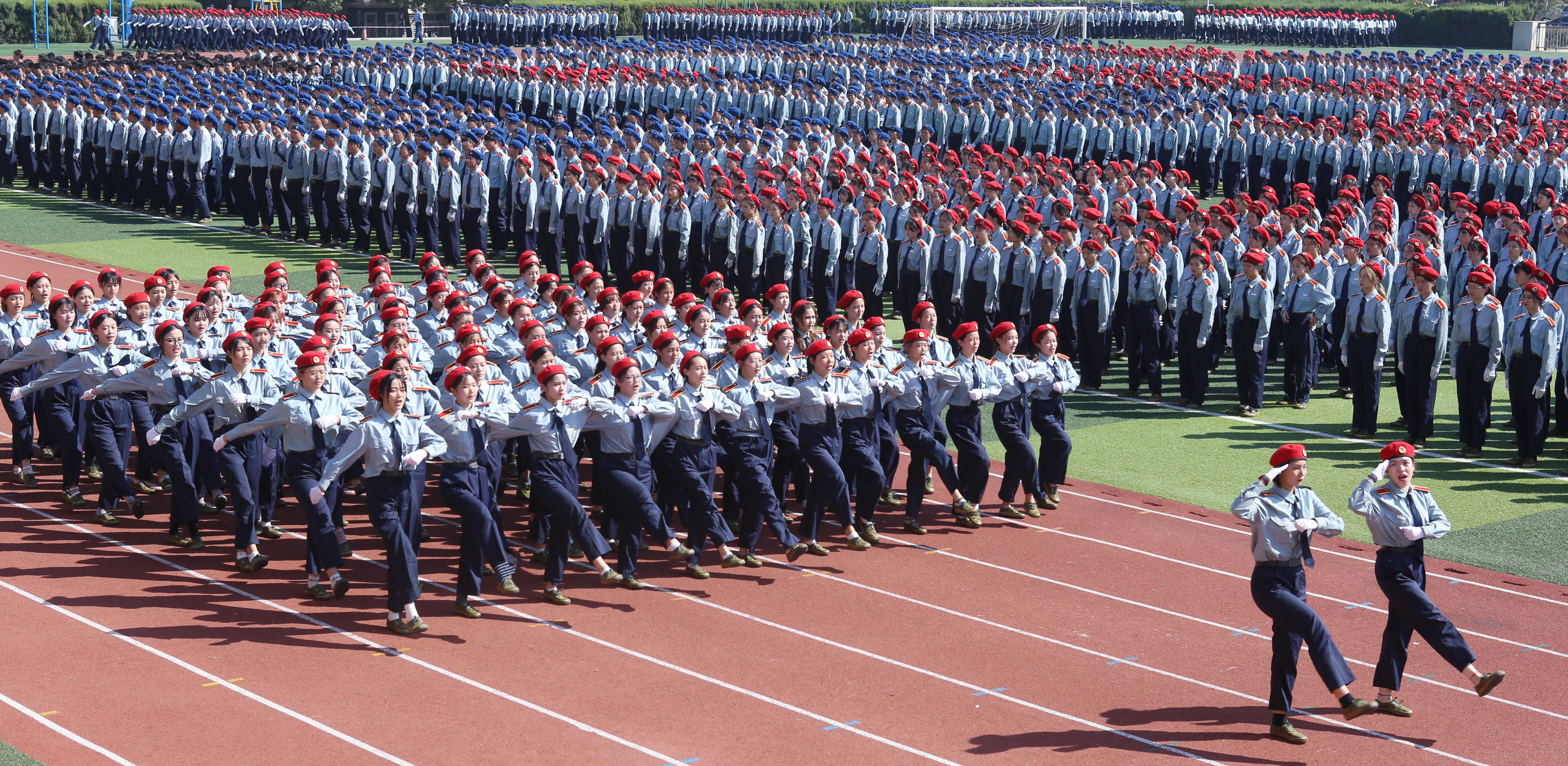 AOA体育官网入口2019级新生军训汇报暨总结表彰大会圆满落幕